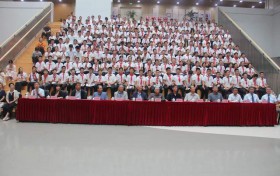 阅兵励志承先烈 抗战精神铸国魂 西安高新一中实验中学开展纪念抗战胜利80周年主题活动