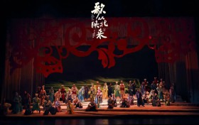 陕北民歌剧《歌从陕北来》榆林震撼首演！黄土地文化绽现舞台新光彩