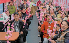 西安铁路局开行2026年首趟春季赏花旅游专列
