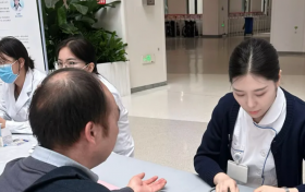 全国爱肝日 西安市红会医院开展义诊服务