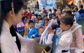 西安市鄠邑区幼儿园里“上演”春日诗词大会