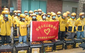 西安莲湖青年路最美骑手团——刘驰和他的邻里小哥们