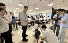 西安市红会医院多学科团队走进企业开展职场健康公益义诊活动