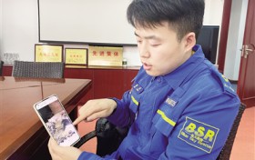 参与地震救援的陕西队员回国